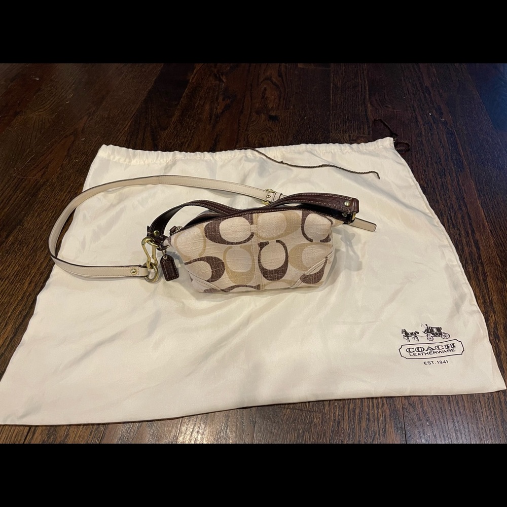 Coach purse/handbag with shoulder strap and carrying bag